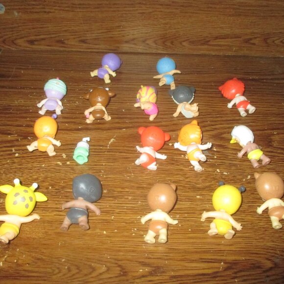 Lot of 16 Twozies Mixed PVC Figures plus 1 Moose item - Picture 2 of 2